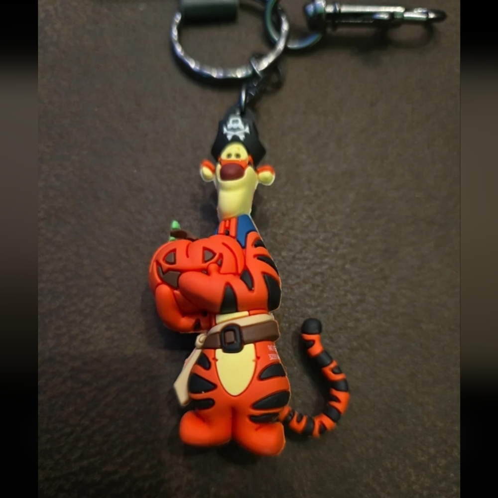 Loungefly Disney Winnie the Pooh Tigger Pirate Pumpkin Keychain NWT - Picture 2 of 5